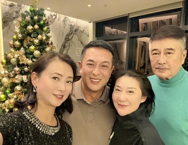 张嘉译深圳聚餐71岁林威烟不离手翁虹丰腴吸睛午马遗孀现身(图2)