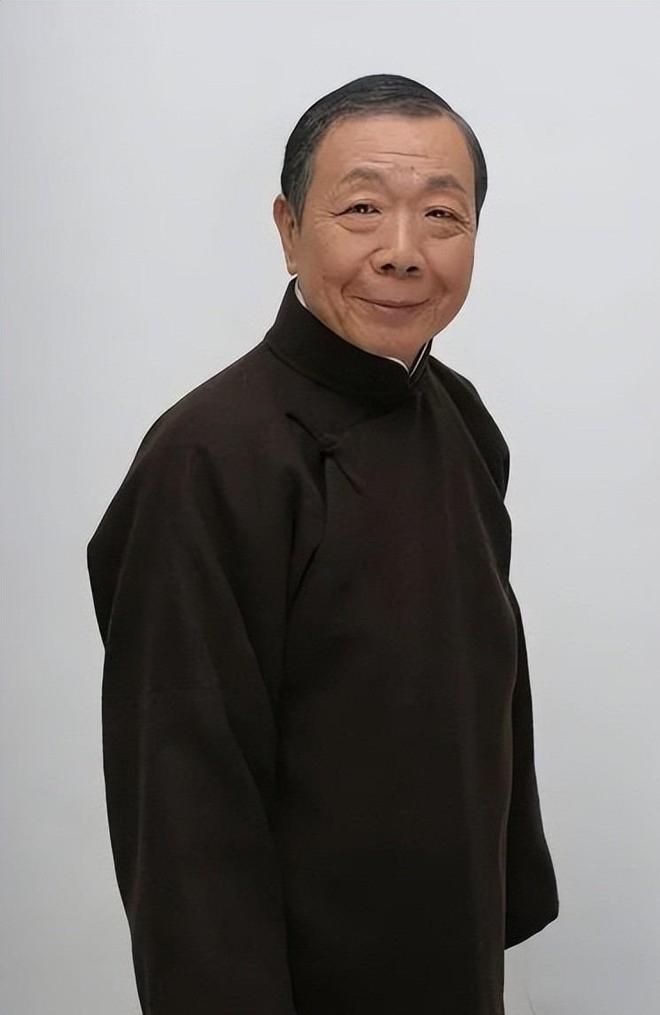 张嘉译深圳聚餐71岁林威烟不离手翁虹丰腴吸睛午马遗孀现身(图3)