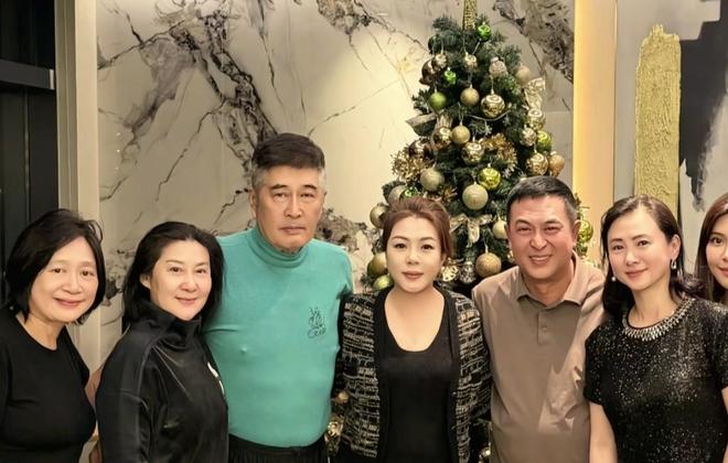 张嘉译深圳聚餐71岁林威烟不离手翁虹丰腴吸睛午马遗孀现身(图11)
