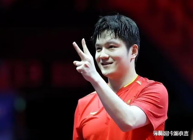 九游娱乐：雷军线W黄金球拍东哥乐得合不拢嘴(图6)