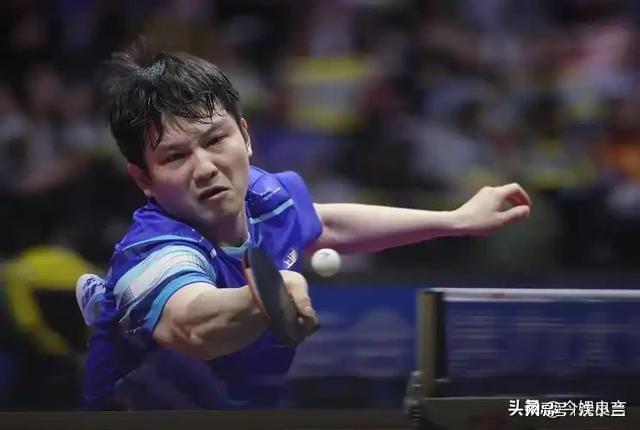 九游娱乐：雷军线W黄金球拍东哥乐得合不拢嘴(图4)