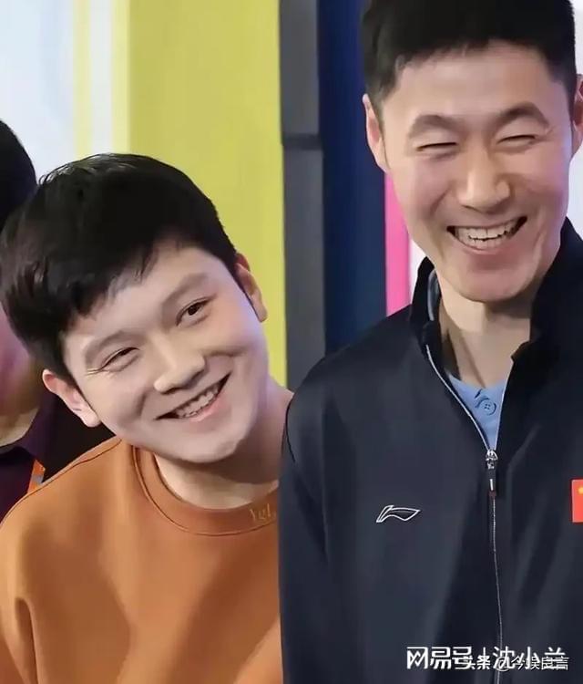 九游娱乐：雷军线W黄金球拍东哥乐得合不拢嘴(图16)