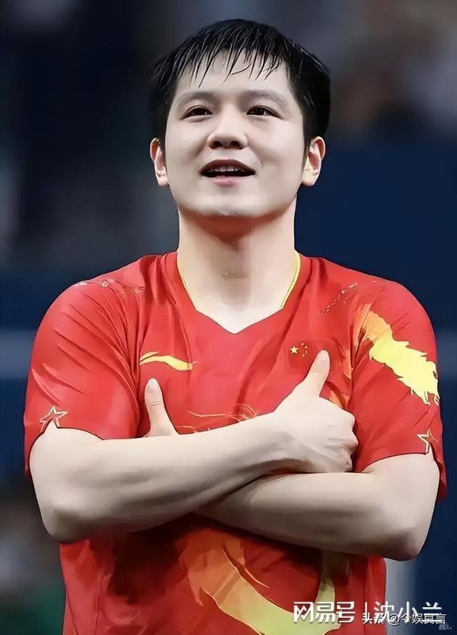 九游娱乐：雷军线W黄金球拍东哥乐得合不拢嘴(图15)