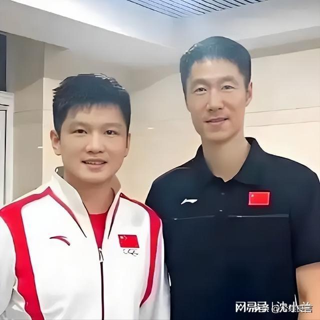 九游娱乐：雷军线W黄金球拍东哥乐得合不拢嘴(图21)