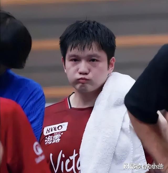 九游娱乐：雷军线W黄金球拍东哥乐得合不拢嘴(图18)