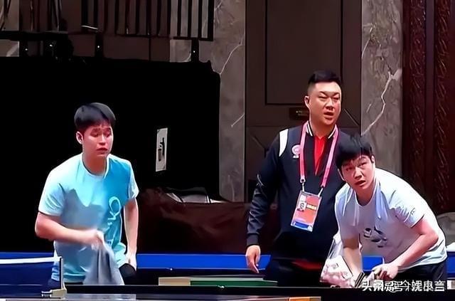 九游娱乐：雷军线W黄金球拍东哥乐得合不拢嘴(图28)