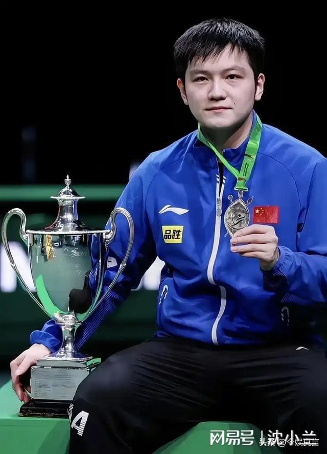 九游娱乐：雷军线W黄金球拍东哥乐得合不拢嘴(图30)