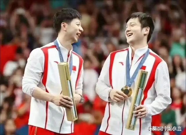 九游娱乐：雷军线W黄金球拍东哥乐得合不拢嘴(图31)