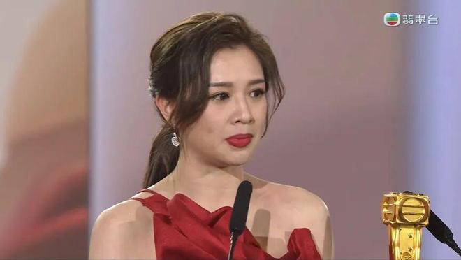 九游娱乐文化:离奇缺席台庆!司仪终上水避谈内情网民不忿错过年度“夹胸揽”