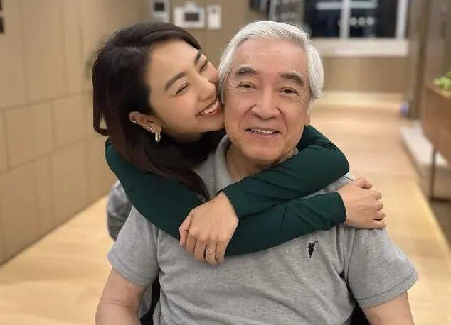 女星自爆抑郁症又复发自觉配不上老公！1岁前被母抛弃更遭男星劈腿