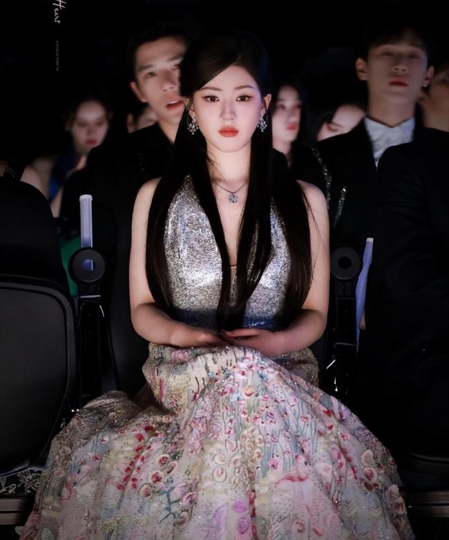 九游娱乐文化：星光大赏阵容新生代崛起引发热议(图2)