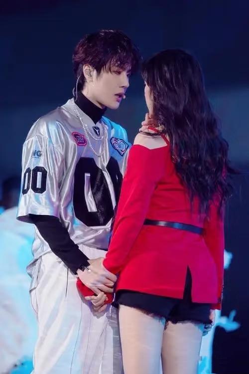 曝顶流隐婚生子和素人生了不止一个娃后保单身人设!粉丝超千万(图7)