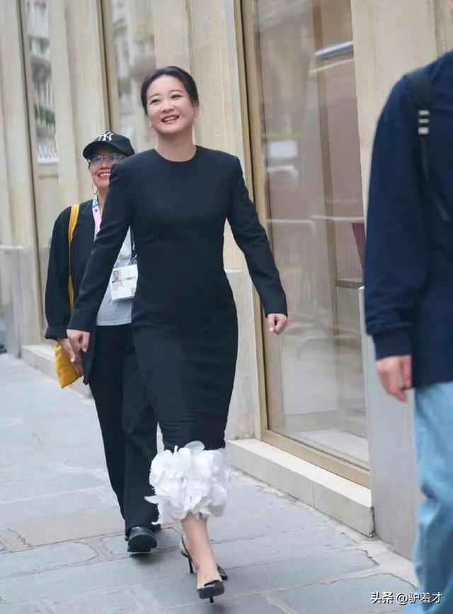 钱赚够了不装了？退出春晚、解散公司贾玲如今的下场怪不了别人(图15)