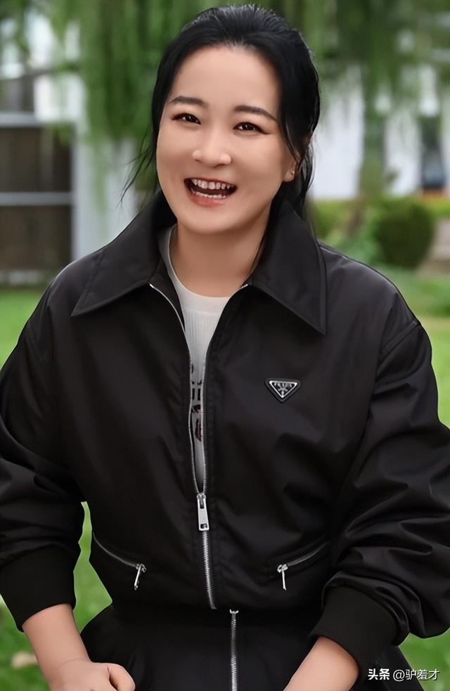 钱赚够了不装了？退出春晚、解散公司贾玲如今的下场怪不了别人(图14)