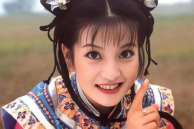 拔出萝卜带着泥！49岁赵薇现状曝光看来圈内封杀只是冰山一角(图2)