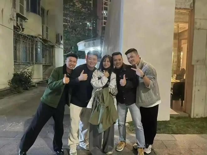 拔出萝卜带着泥！49岁赵薇现状曝光看来圈内封杀只是冰山一角(图8)