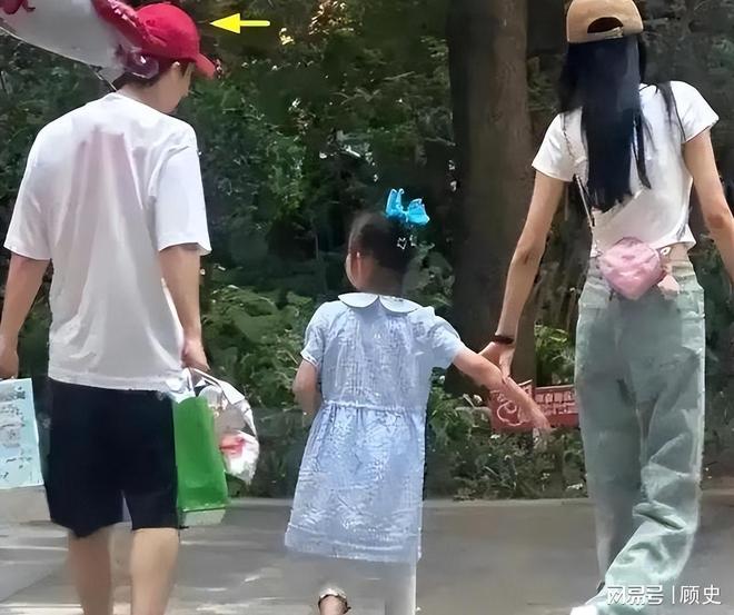 董子健也没想到从小当宝的8岁女儿竟给前妻孙怡做了“嫁衣”(图4)