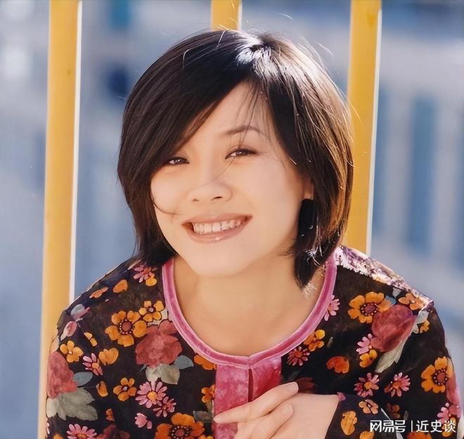 她与名导同居3年却惨遭抛弃转身下嫁穷小子后竟还突然逆袭！(图2)