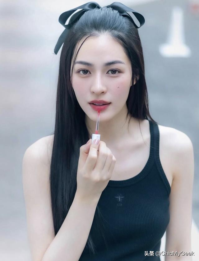 九游娱乐文化：亚洲GL剧一姐邝玲玲因太美陷整容疑云！(图7)