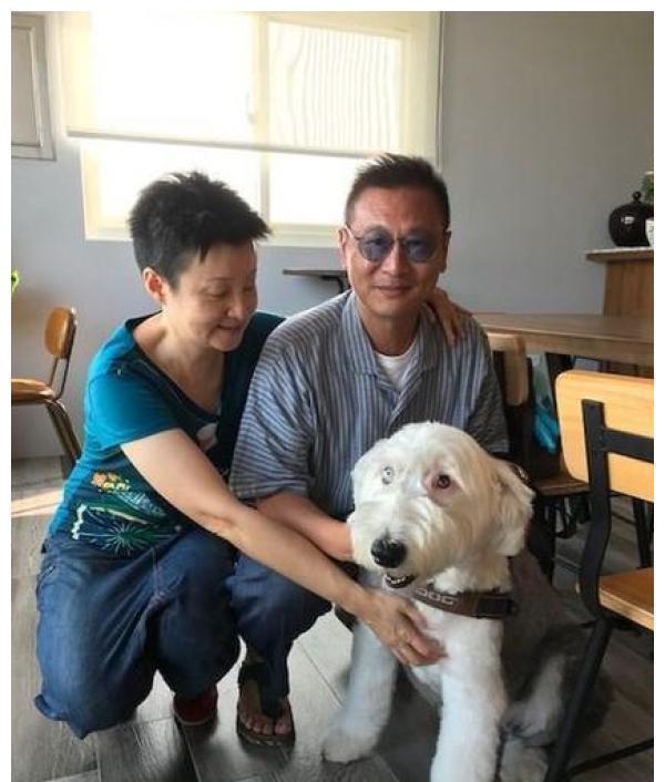 九游娱乐：扫毒风暴》他娶经纪人买地种菜13年0绯闻(图3)
