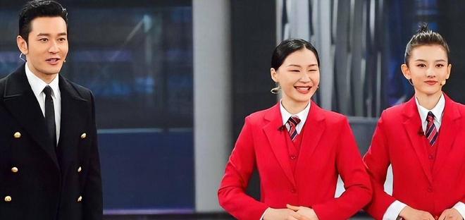 九游娱乐：2024娱乐圈怎么了喜事连连扎堆生子每一对都好磕！(图8)