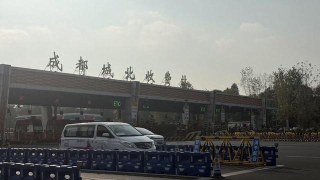 成都城北出口高速路收费“悄悄延期”？律师