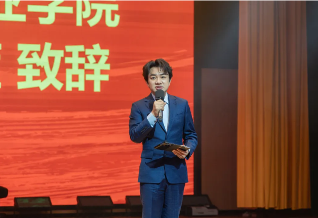 九游娱乐：演员王祖蓝任高校教授将教什么课程？(图2)