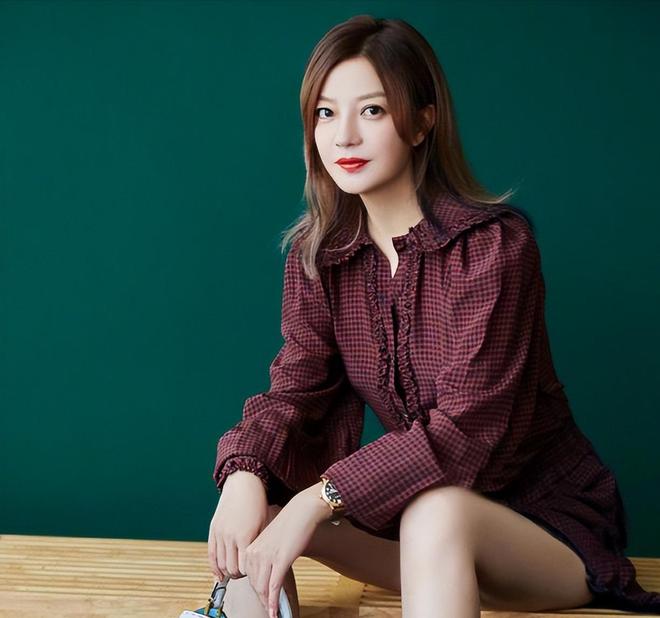 封杀4年49岁赵薇又有消息因胃癌去世传闻5个月前就真相大白(图12)