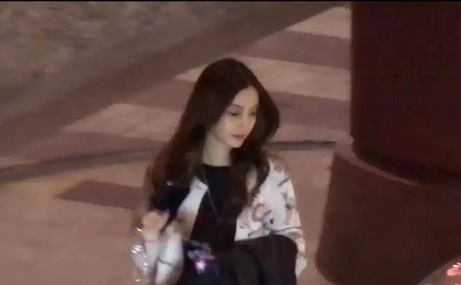 九游娱乐文化：baby带小海绵陪前婆婆送12万金镯获认可叶珂自称单亲妈妈(图4)