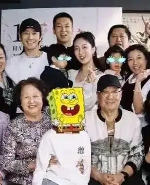 九游娱乐文化：baby带小海绵陪前婆婆送12万金镯获认可叶珂自称单亲妈妈(图7)