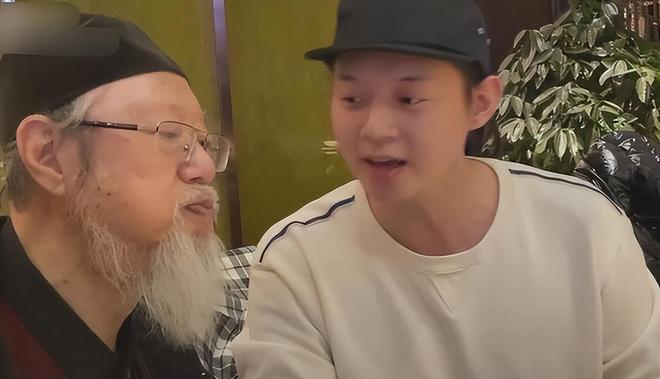 九游娱乐文化：一路走好！1天2位明星家人突传噩耗最大95岁每月2万退休金(图8)