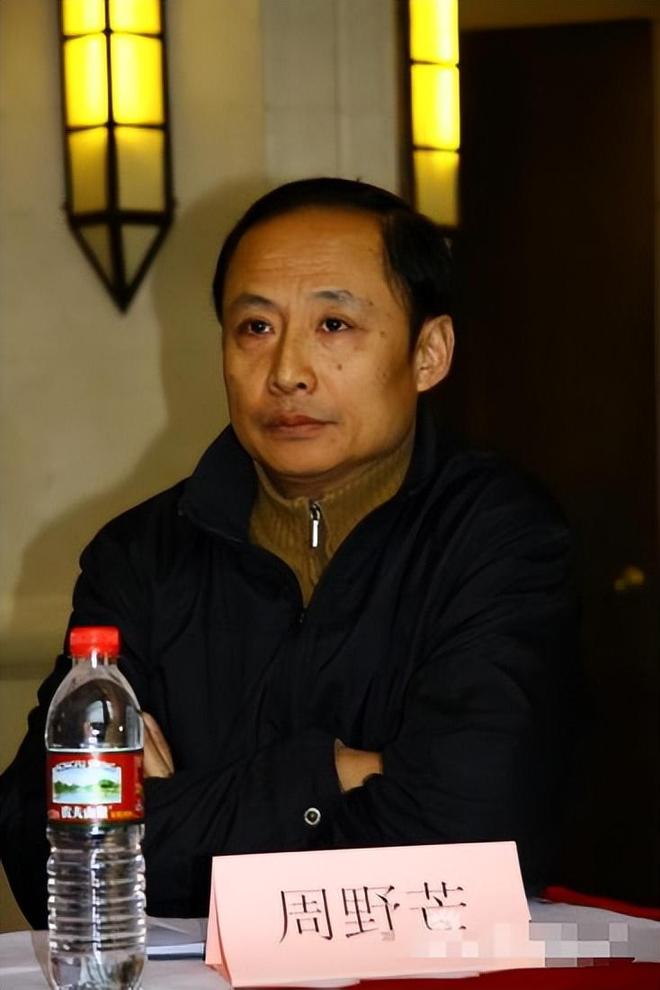 九游娱乐：陈道明10秒沉默藏30年真相道歉信撕开谎言周野芒终洗冤屈(图2)