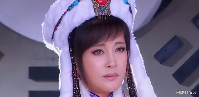 九游娱乐文化：这一次意外摔倒、分不清人的刘晓庆终要败在75岁这个年龄上了(图9)