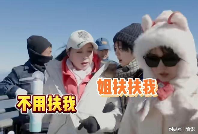 九游娱乐文化：这一次意外摔倒、分不清人的刘晓庆终要败在75岁这个年龄上了(图5)