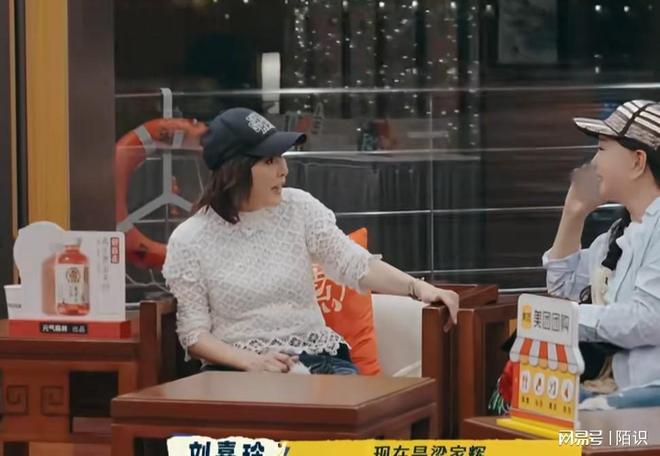 九游娱乐文化：这一次意外摔倒、分不清人的刘晓庆终要败在75岁这个年龄上了(图18)