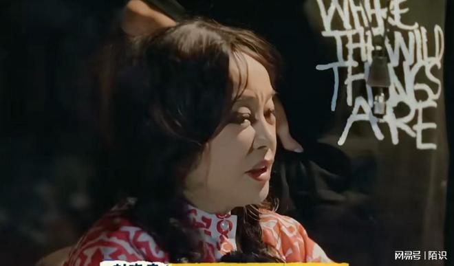 九游娱乐文化：这一次意外摔倒、分不清人的刘晓庆终要败在75岁这个年龄上了(图15)