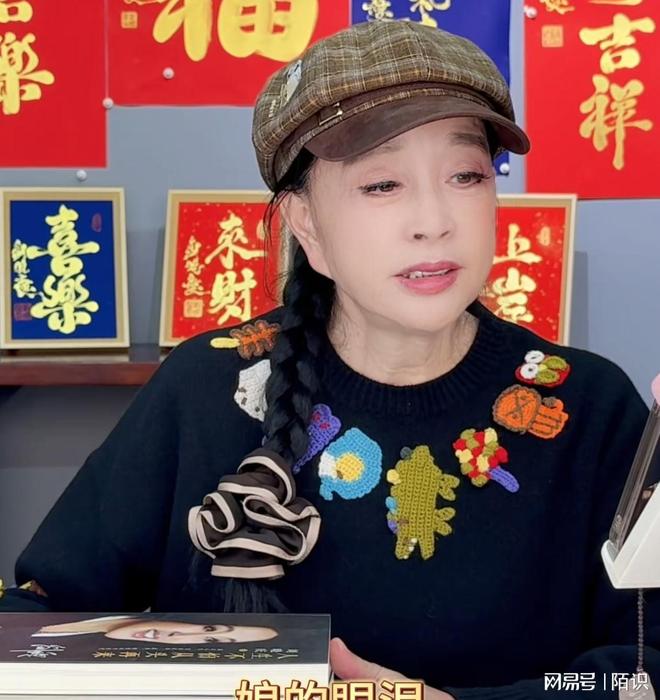 九游娱乐文化：这一次意外摔倒、分不清人的刘晓庆终要败在75岁这个年龄上了(图22)