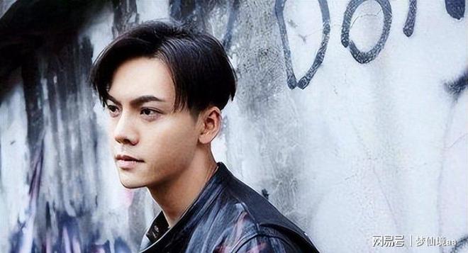 陈伟霆首谈官宣生子：计划之内的温暖别让舆论绑架明星人生(图2)