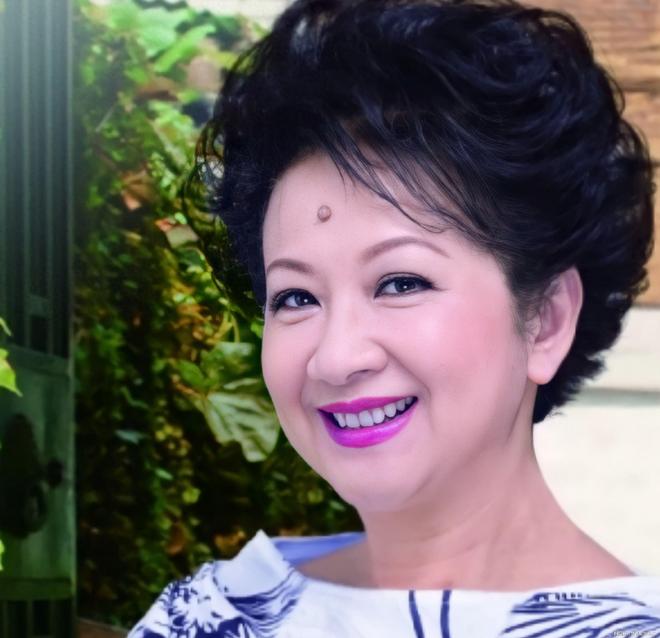 嫁豪门生三娃被赶今创亿万身家与小17岁男