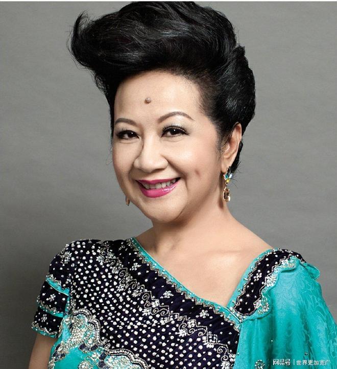 嫁豪门生三娃被赶今创亿万身家与小17岁男友甜蜜(图14)