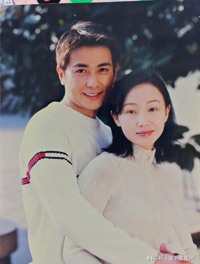 九游娱乐文化：保剑锋被曝婚前出轨？黄慧颐晒旧照控诉法律对峙下谁在说谎？(图4)