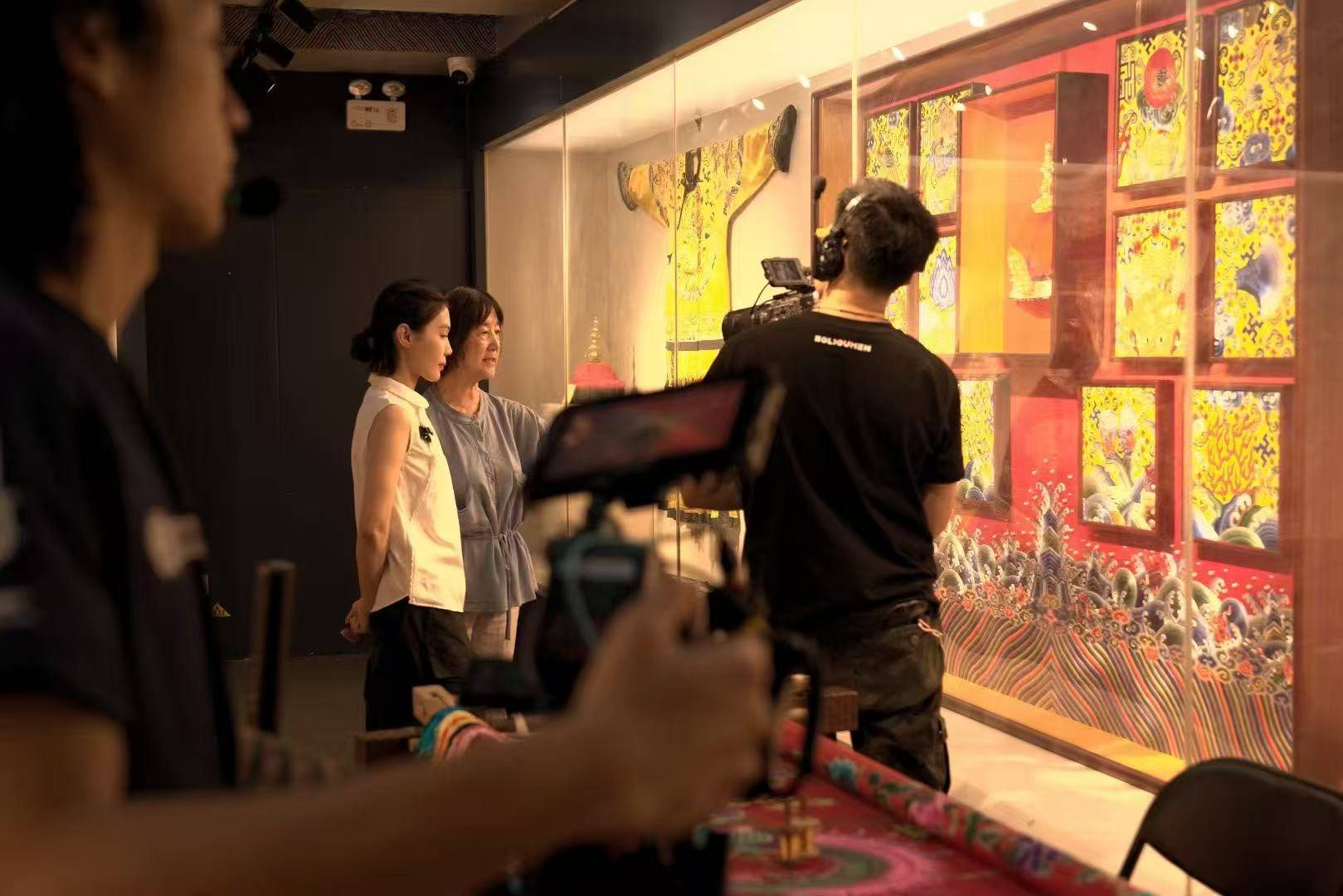 王小颖：用镜头架起跨越太平洋的文化桥梁让世界读懂中国底色(图2)