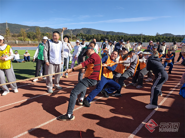 九游娱乐：新春走基层｜昆明长水街道开展趣味运动会共享全民健身共赴新春佳节(图2)
