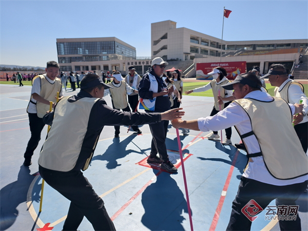 九游娱乐：新春走基层｜昆明长水街道开展趣味运动会共享全民健身共赴新春佳节(图3)
