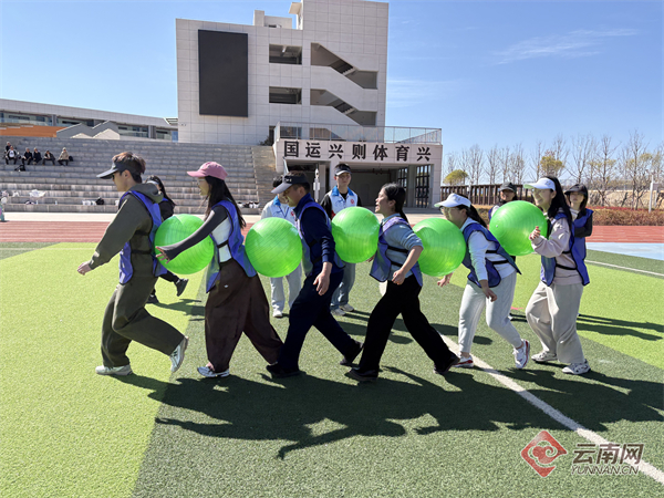 九游娱乐：新春走基层｜昆明长水街道开展趣味运动会共享全民健身共赴新春佳节(图4)