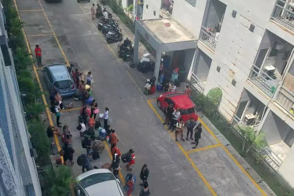 九游娱乐：卫星探秘缅甸妙瓦底：KK园区两年扩大3倍9月仍在扩建豪车比比皆是每隔一段距离都有武装人员站岗；附近类似园区仍在不断扩建蔓延(图9)