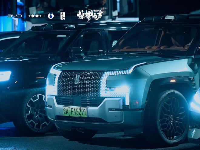 《惊蛰无声》国产座驾出圈007都心动的中国汽车力量(图2)