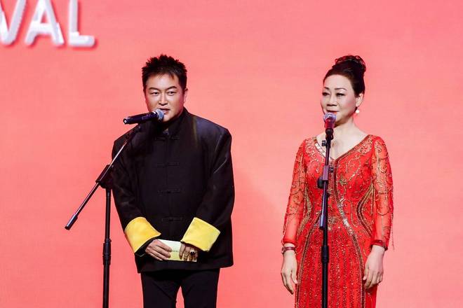 九游娱乐：世界夫人创始人冯跃振携电影《6070》剧组出席北京国际网络电影展荣誉盛典(图4)