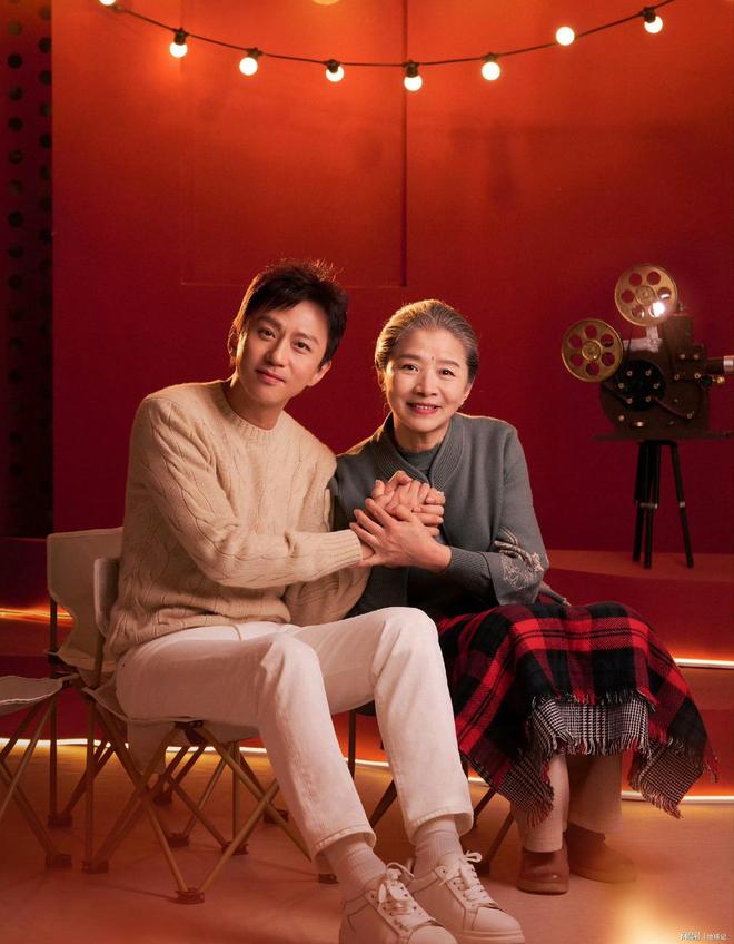 总台春晚邓超收起疯癫一首《妈妈有座电影院》好感人(图3)