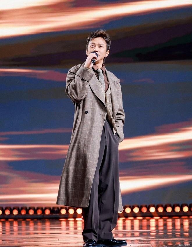 总台春晚邓超收起疯癫一首《妈妈有座电影院》好感人(图4)